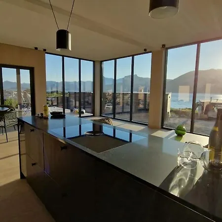 Classy Lofoten Villa *